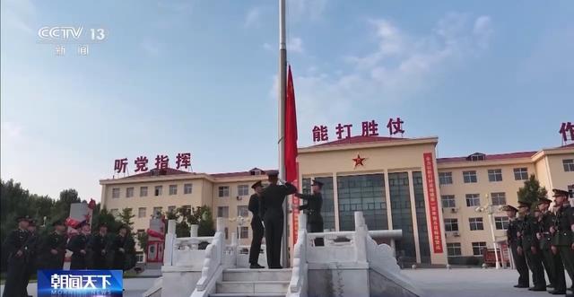 各地官兵举行八一建军节升旗仪式