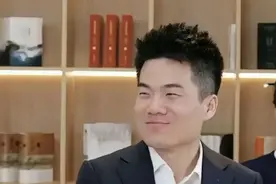 热搜！董宇辉回应撞脸《哪吒2》“无量仙翁”：我和敖丙长得不像吗？图片