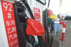 油价新年两连涨，美对俄新一轮制裁，未来油价恐继续走高图片