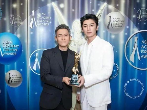 北京号最精彩 | “停车+充电”一站式服务！解锁望京南立体超充站