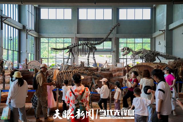 距贵阳市中心1小时车程 体验贵州“恐龙小镇”