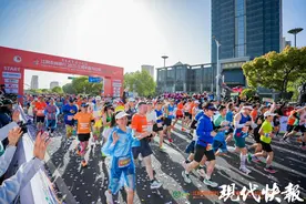 鲥鱼、河豚、蟹黄汤包……江阴“澄马”以江鲜美食犒赏跑者图片