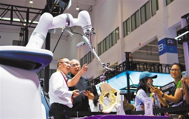 让机器人更智慧——2025世界机器人大会掠影