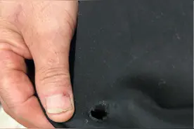 可怕！一男子胸部被炮钉枪击中图片