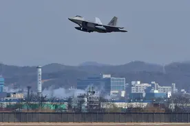 外媒：美F-22战机进行两项重大升级，改进方向“直指中国”图片