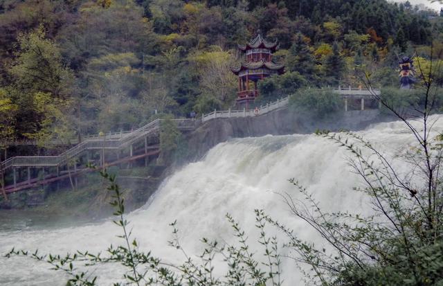 毕节七星关:响水滩瀑布再现“轰雷”盛景