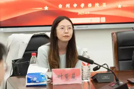 刚破格晋升为人大教授的“95后”叶紫薇，重回中学母校招生图片