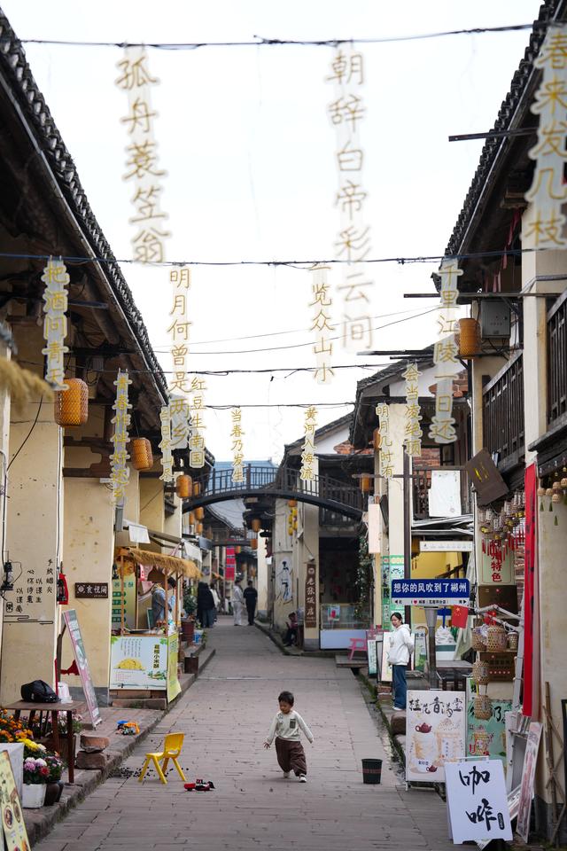 老屋展新颜 旧里迎新篇