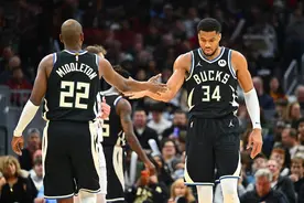 NBA｜东部强强对话 雄鹿球星战术打不过骑士团队篮球图片