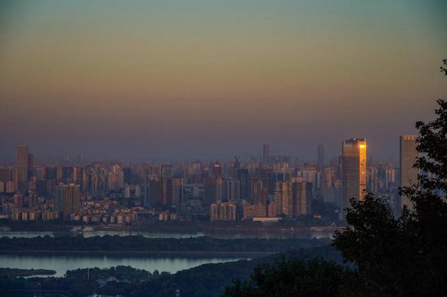 你有一份岳麓山登高攻略请查收！“长沙之眼”瞰全景，索道穿林赏星城