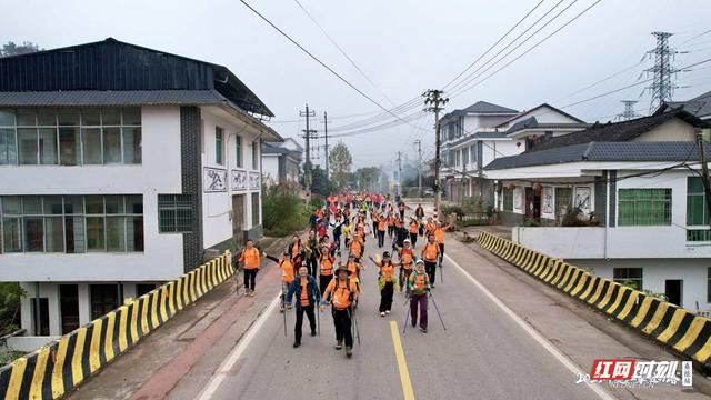 千余名徒步爱好者打卡桑植 沉浸式感受“红色洗礼+绿色畅游”