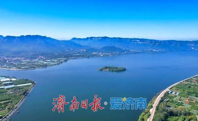 一年四季 泉在济南丨卧虎山水库秋色如画 高空俯瞰美若仙境