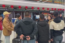 有人接机、专车送到厂门口、拎包入住……云南务工者来沪就业，一路感受暖心服务图片