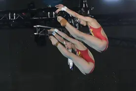 陈芋汐/全红婵跳水女双十米台夺冠 中国队实现奥运七连冠图片