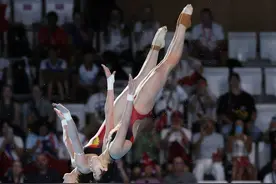 “小小巴黎，拿捏！”全红婵/陈芋汐实现中国队女双十米台奥运七连冠图片