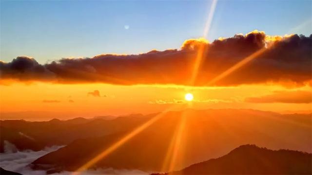 日出云海齐上阵！冬日的楚雄，美成了仙境