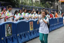 图集丨高考首日，不一样的表情陆续控场，考场外“粽子”们出镜率最高图片