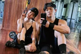 钟楚曦侯雯元晒健身房合照，官宣恋情图片