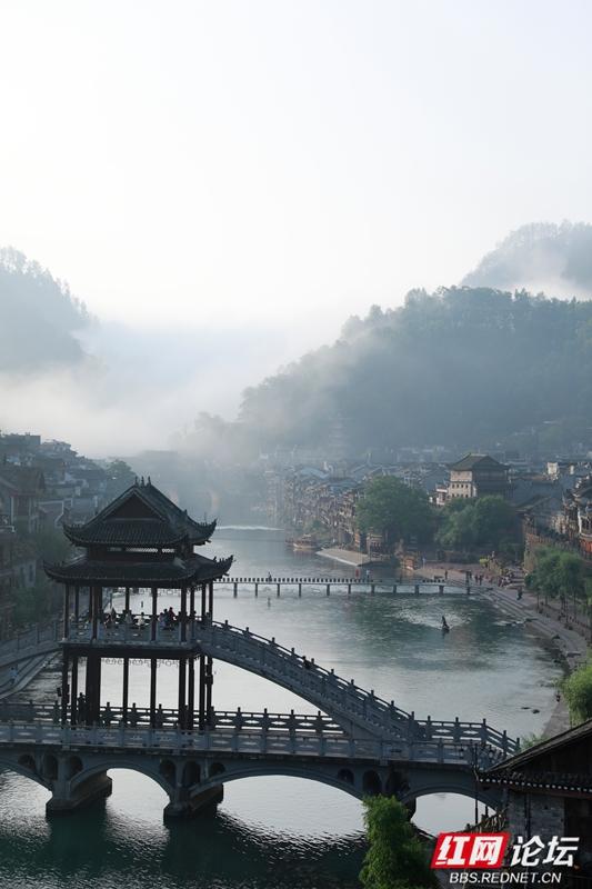 错峰入画，我在凤凰古城看见时光缓缓流淌