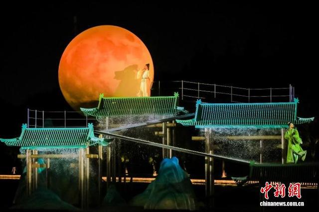 河南郑州：中外市长游船赏景夜话