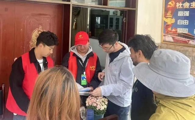 您的诗与远方，他们都始终在场——致敬国庆里的阿坝守护色