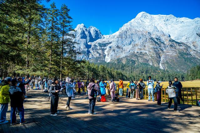 看日照金山，接吉祥好运！丽江迎来“颜值巅峰期”——有一种叫云南的生活之365天