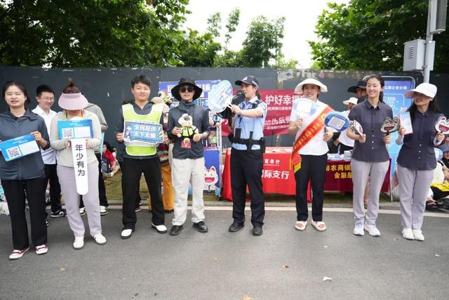 护航旅游季 | 唱游音乐节 观山湖公安守护避暑“大军”的清凉狂欢
