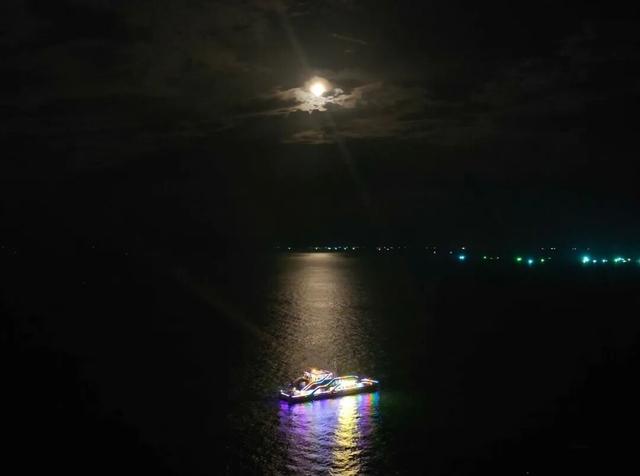 【家国同庆 悦享奥帆】“C位”赏月 | 夜游浮山湾，解锁“海上升明月”视角，体验“举杯邀明月”的畅快！