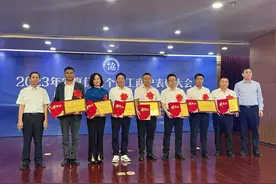 宁夏召开表彰会为个体工商户“稳心添劲” 56.3万个体工商户带动就业约140万人图片