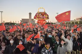 “兵马俑都被挤到没地方站了”图片