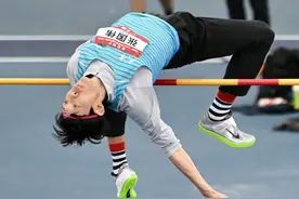 退役五年后复出还能夺冠，张国伟：搞笑是娱乐大众，跳高才是执念图片