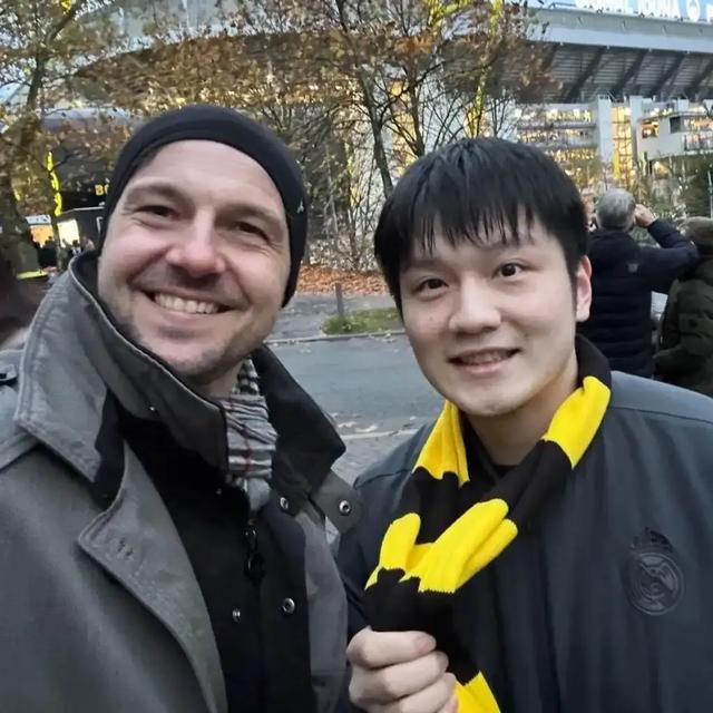 这一次以足球之名造访上海，波尔和樊振东火锅话友情