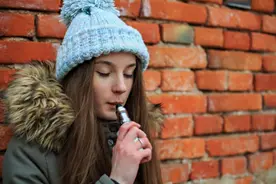 英国推进《烟草和电子烟法案》逐步提高合法吸烟年龄图片