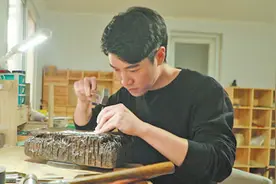 采金为丝 妙手编结（工匠绝活）图片
