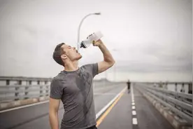 涨知识｜三伏天如何健康运动，出门前先学会怎么喝水图片