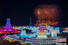 刷新纪录！第26届哈尔滨冰雪大世界游客量超356万人次图片