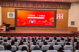 开学第一课：山东农业大学新生沉浸式学习应急救护与献血知识图片