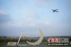 看飞机 成都环港绿洲正式向市民开放图片