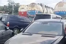 男子11.7万从法院竞拍奔驰竟是报废车！广西法院称可提出执行异议图片