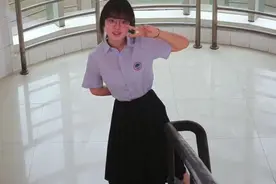 特别的缘分！两位同名同姓同校女生分别被清华与北大录取，幼儿园就曾见过面图片