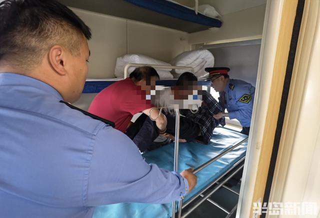 男子受伤无法活动 列车护送畅通旅途