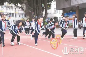 “课间10分钟”注入新活力 爸爸妈妈小时候玩的游戏，我们也玩嗨了图片