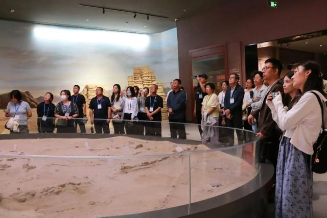 河北省基层群众代表打卡七个星佛寺遗址博物馆 感悟丝路千年历史文化底蕴