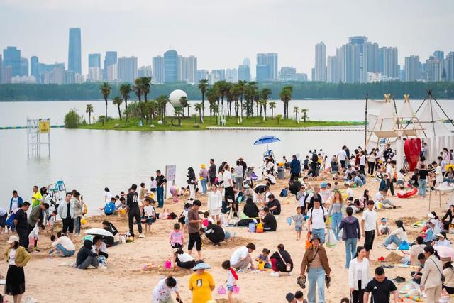 春赏樱、夏看荷、秋品桂、冬观梅，世界名湖人民乐园四季皆成诗