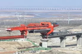包银高铁内蒙古段桥梁、隧道全线贯通图片