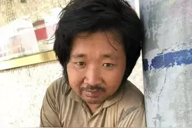 患抑郁症不慎走失，永州小伙在外流浪19年，找到后家人伤心落泪：感谢志愿者！图片