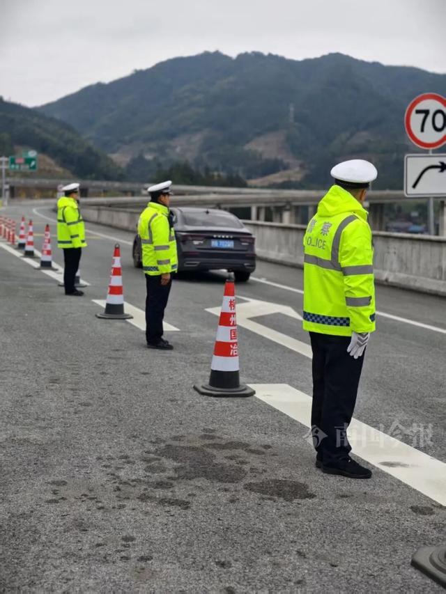 有执念！柳州这个森林公园变身“冰雪王国”，紧急封路也要走上去！