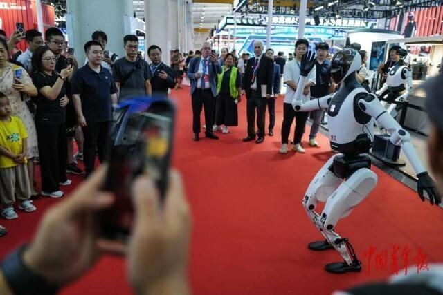 不止于 “机器”：2025世界机器人大会开幕