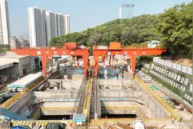 深惠城际铁路全线首条盾构区间洞通图片