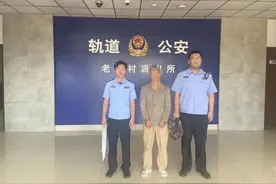 盗窃得手后睡公园躲避追查，民警这样抓住“消失的他”图片
